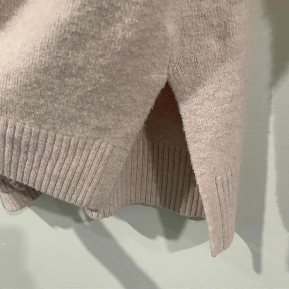 Express Soft V-Neck Sweater - Picture 5 of 7